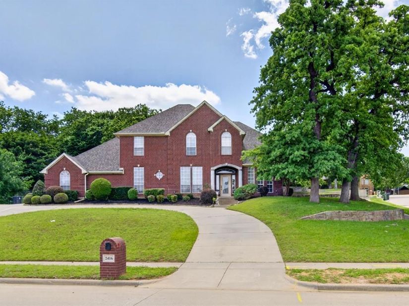 2416 Park Run Drive, Arlington Texas 76016