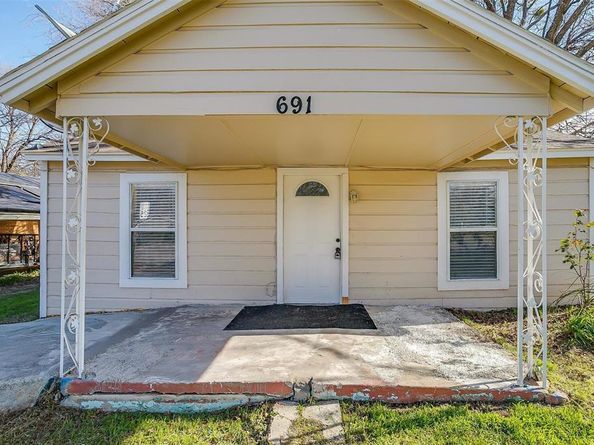 691  Meadow Park Drive , White Settlement Texas 76108