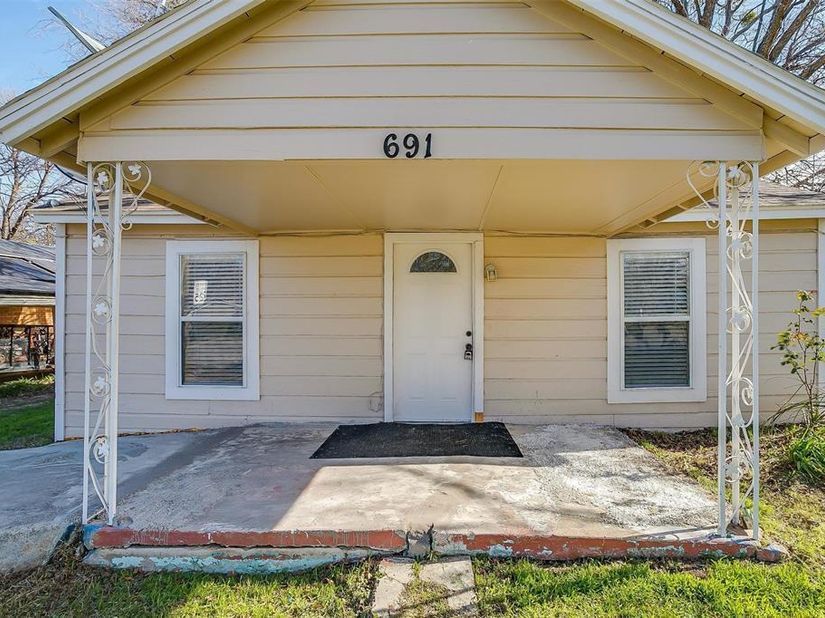 691  Meadow Park Drive , White Settlement Texas 76108