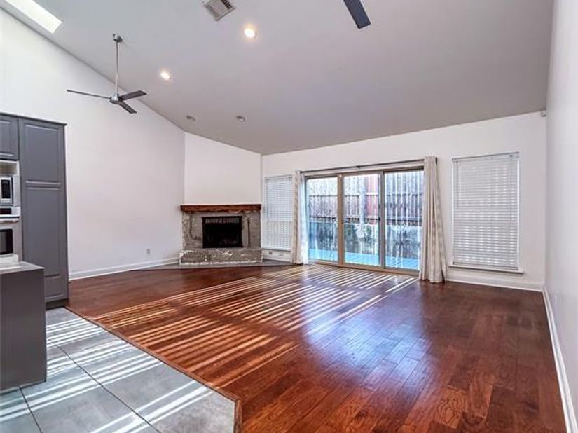 7450  Holly Hill Drive  103, Dallas Texas 75231