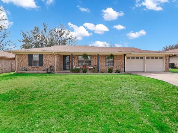 4025  Aragon Drive , Fort Worth Texas 76133