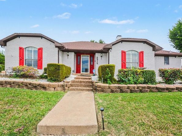 2212  Southern Court , Carrollton Texas 75006