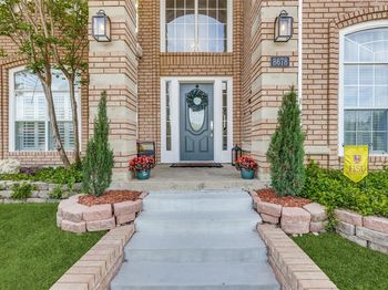 8678  Glen Hollow Drive 
