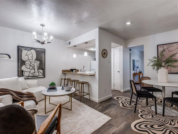 4525  Gilbert   204, Dallas Texas 75219