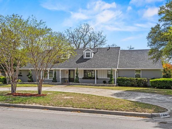 1636 W Red Bird Lane , Dallas Texas 75232
