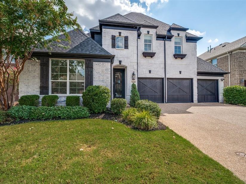 900  Southern Hills Way , Aubrey Texas 76227