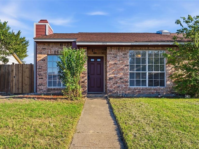 1524  Abilene Drive , Mesquite Texas 75150