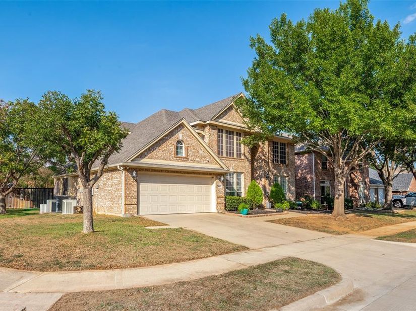 2323  Everton Drive , Arlington Texas 76001
