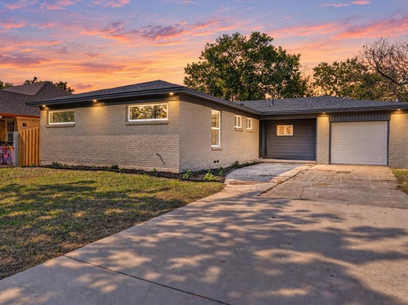 2009  Las Cruces Lane , Dallas Texas 75217
