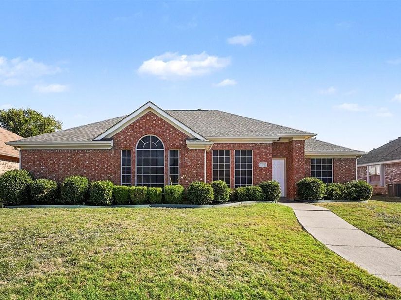 2604  Creek Crossing Road , Mesquite Texas 75181