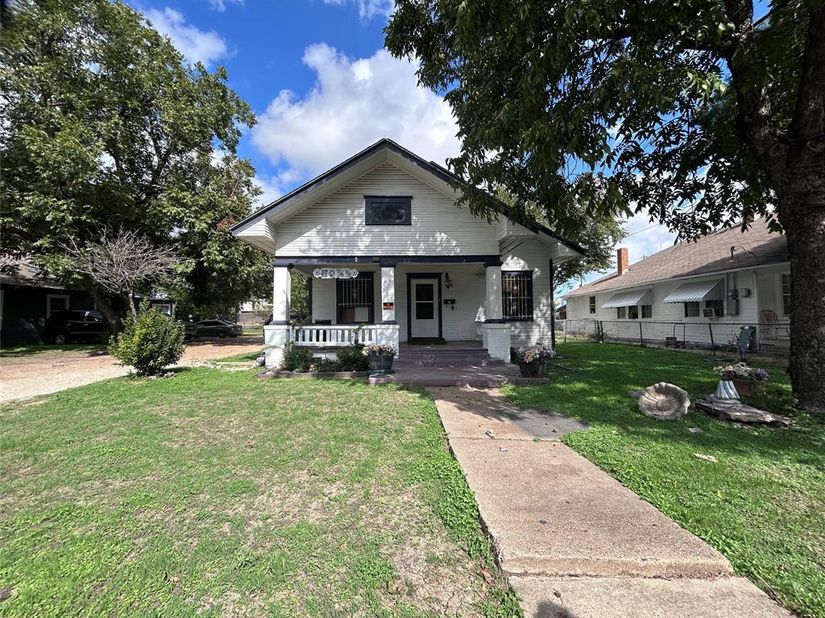 309 W Page Avenue , Dallas Texas 75208