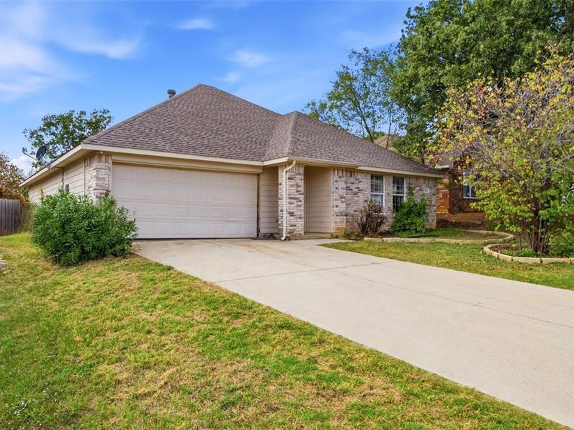917  Chase Lane , Denton Texas 76209