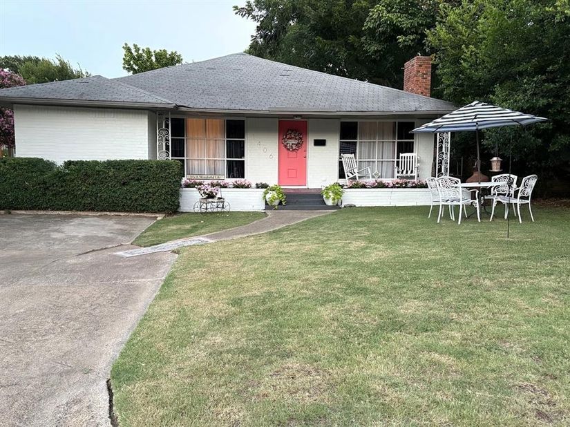 1406  Eastus Drive , Dallas Texas 75208