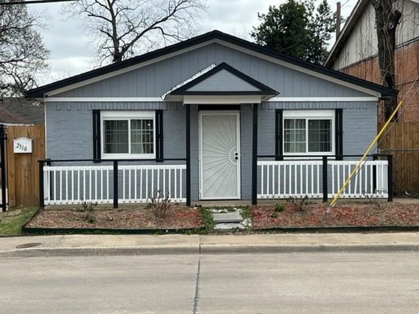 2516  Metropolitan Avenue , Dallas Texas 75215