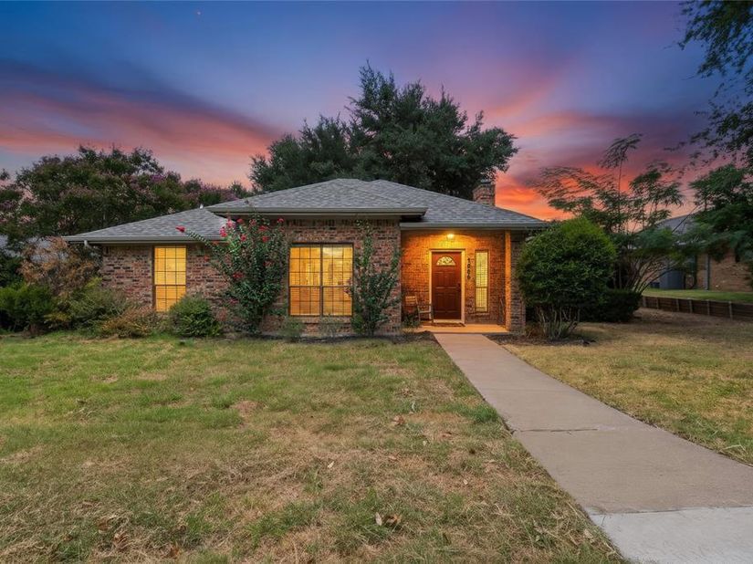 1006  Ridgeview  , Carrollton Texas 75007
