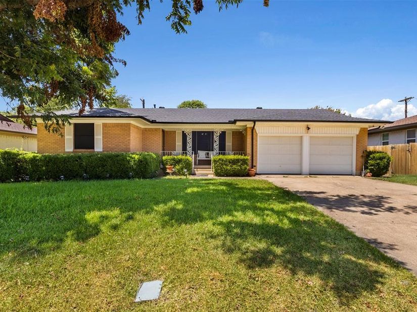 2505  Robin Lane , Garland Texas 75041