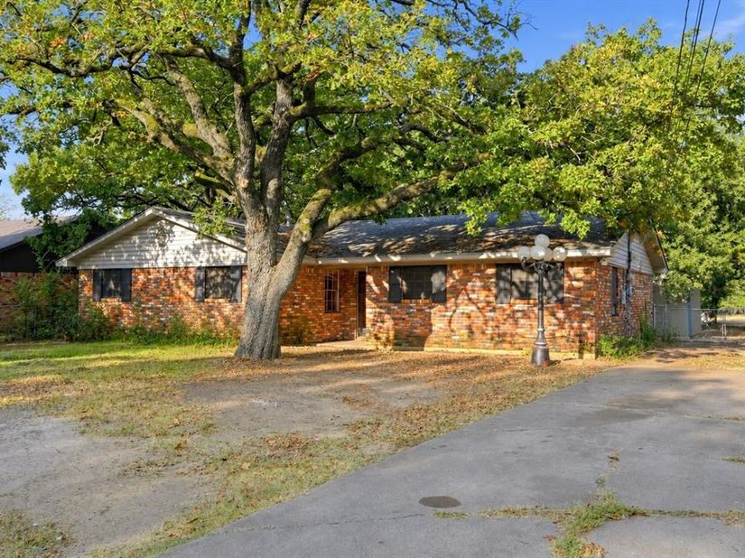 1611  Shepherd Lane , Dallas Texas 75253