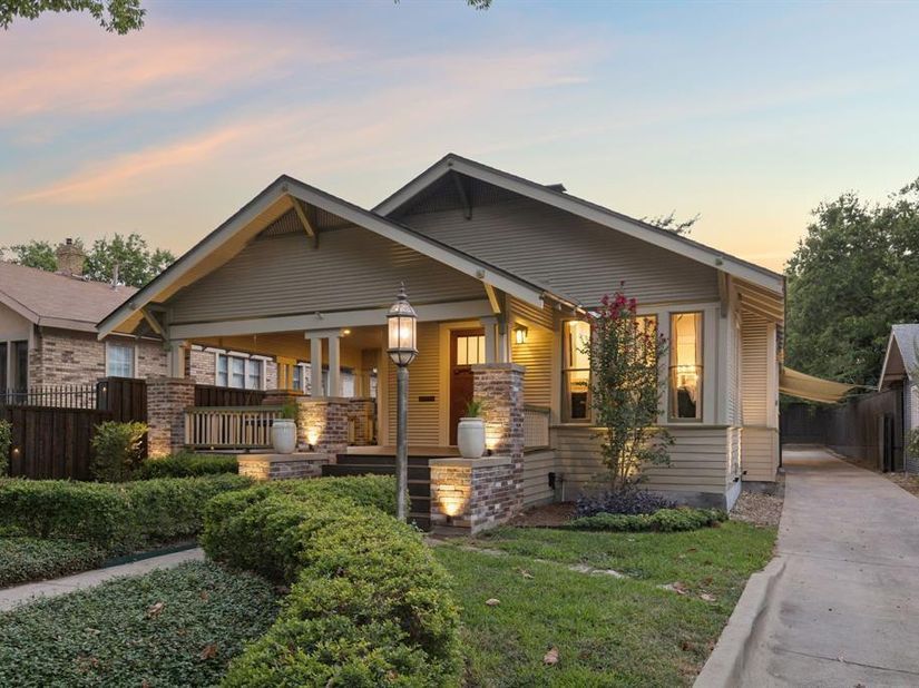 1011  Woodlawn Avenue , Dallas Texas 75208