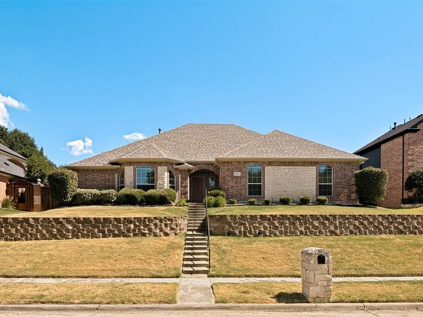 2426  Club Creek Boulevard , Garland Texas 75043