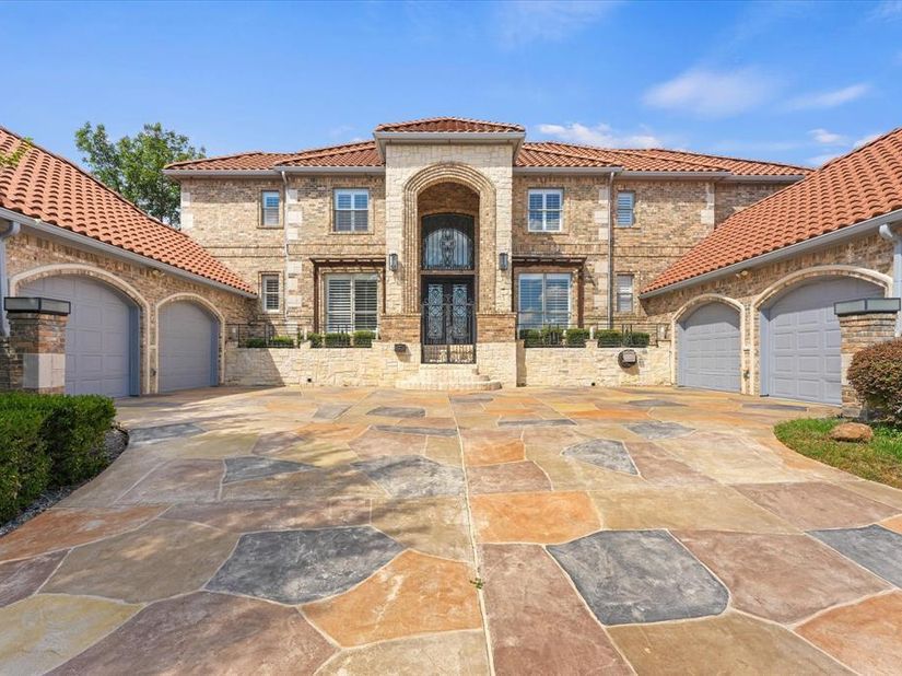 2601  Sir Gawain Lane , Lewisville Texas 75056