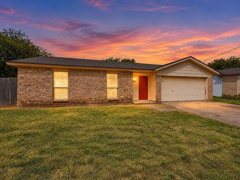 209  Water Lane , Crowley Texas 76036