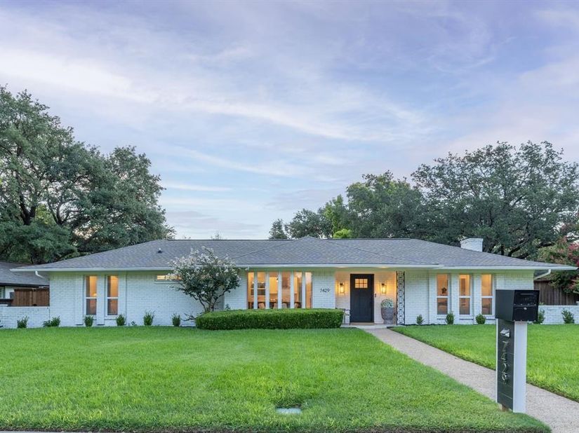 7429  Tangleglen Drive , Dallas Texas 75248