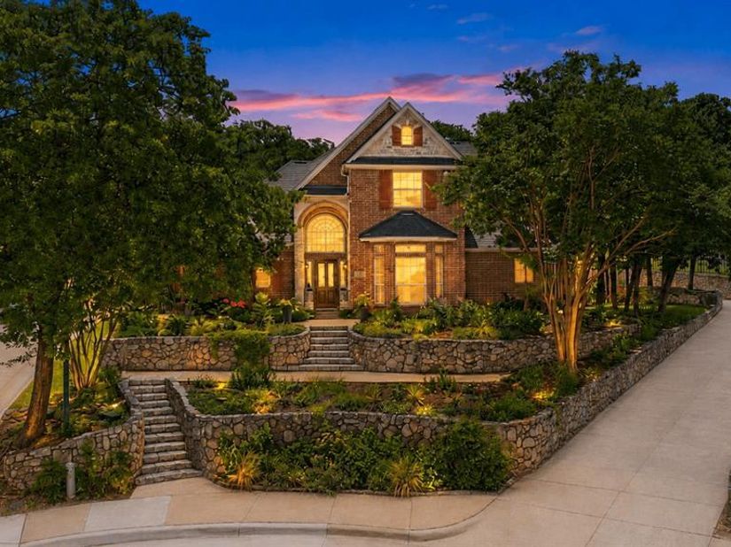 816  Lake View Court E, Crowley Texas 76036