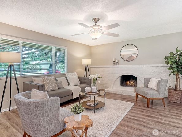 411 213th Place SW 12A, Bothell WA 98021
