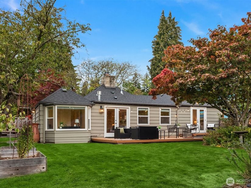 10944 23rd Avenue NE, Seattle WA 98125
