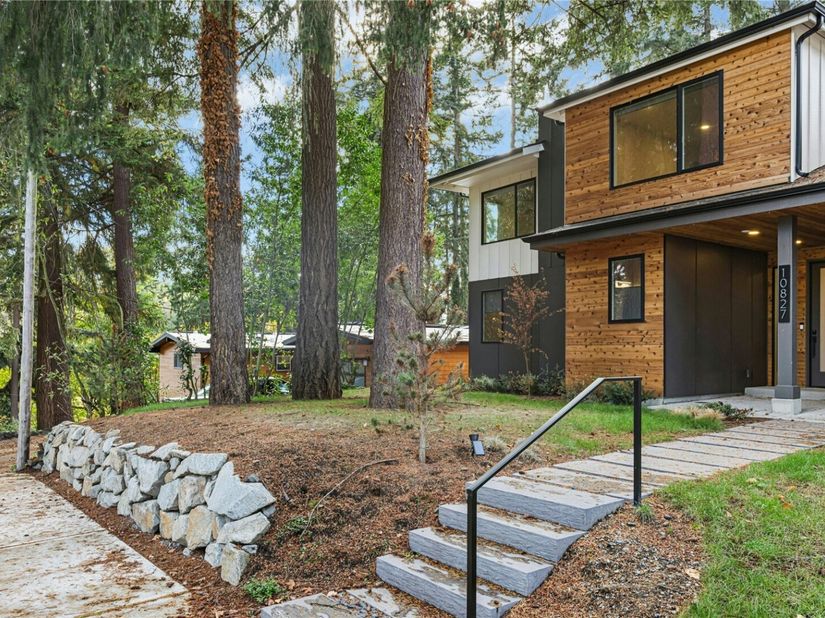 10827 104th Avenue NE, Kirkland WA 98033