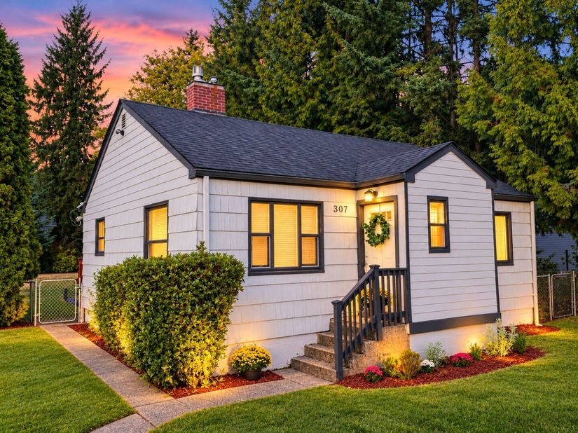 307 S Cabot Road, Everett WA 98203