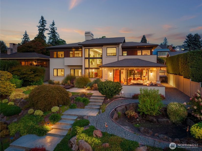 2820 Magnolia Boulevard W, Seattle WA 98199