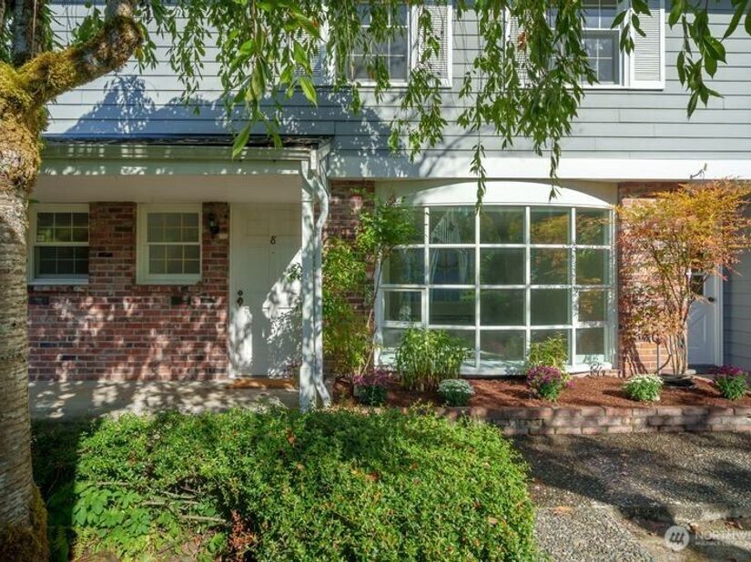 1420 Bellevue Way SE 8, Bellevue WA 98004