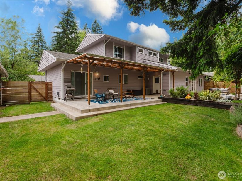 8706 NE 135th Place, Kirkland WA 98034