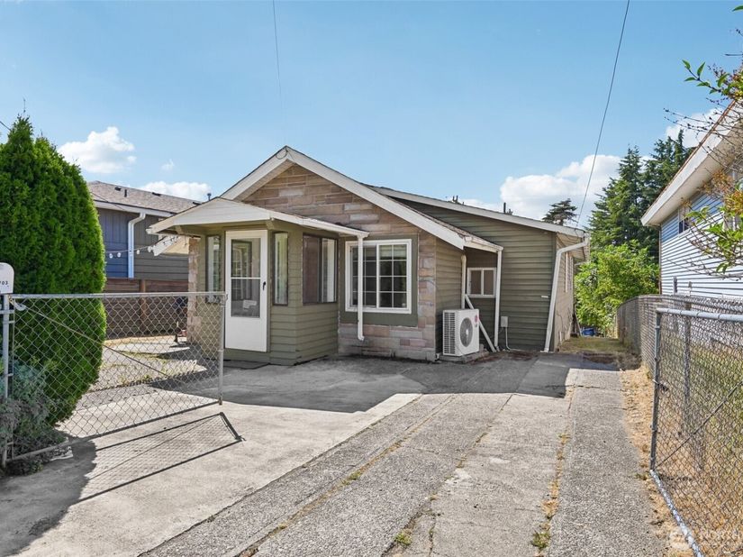 8703 16th Avenue SW, Seattle WA 98106