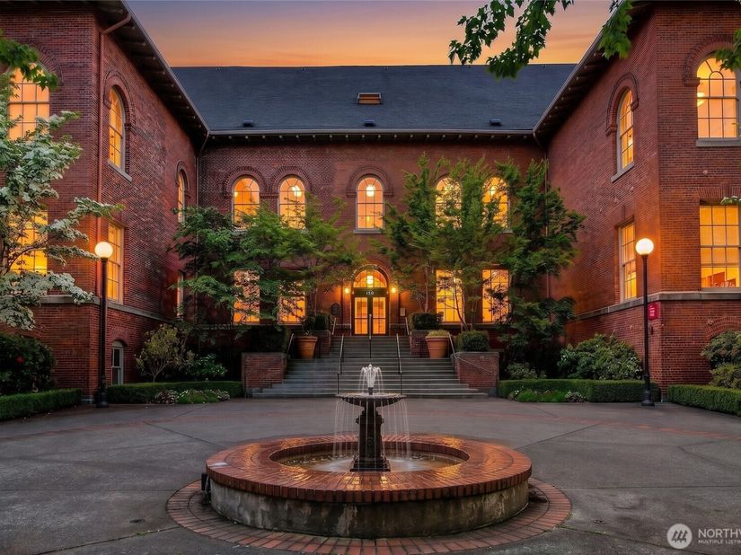 1401 5th Avenue W 306, Seattle WA 98119