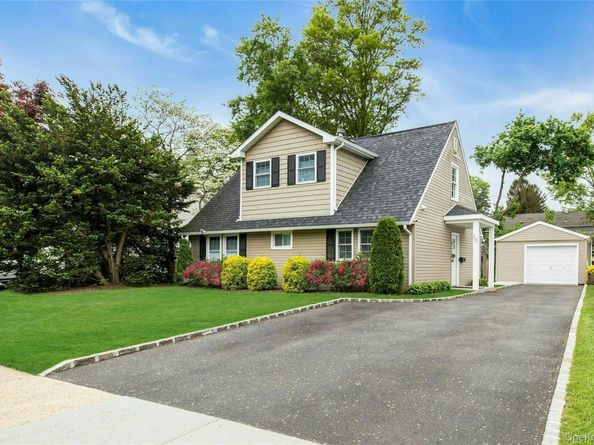 20 Robert Road, Glen Cove NY 11542