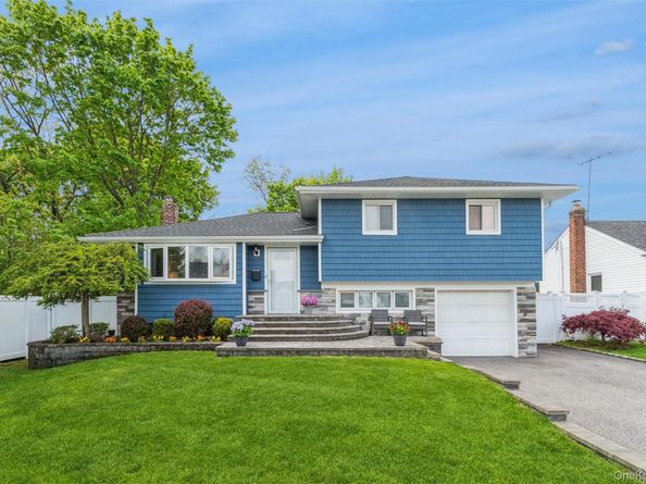 72 Lincoln Road W, Plainview NY 11803