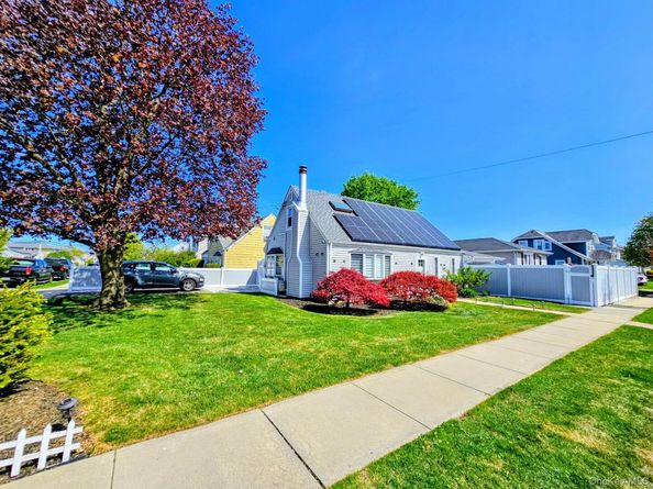 27 Spruce Street, Hicksville NY 11801