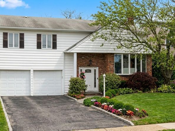 3089 Monterey Drive, Merrick NY 11566