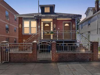 1904 Lacombe Avenue