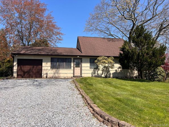 27 W Tiana Road A, Hampton Bays NY 11946