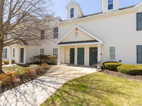 28 Lorien Place 4, Melville NY 11747