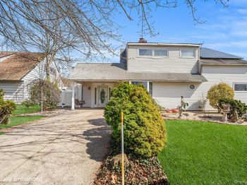 116 Red Maple Drive N