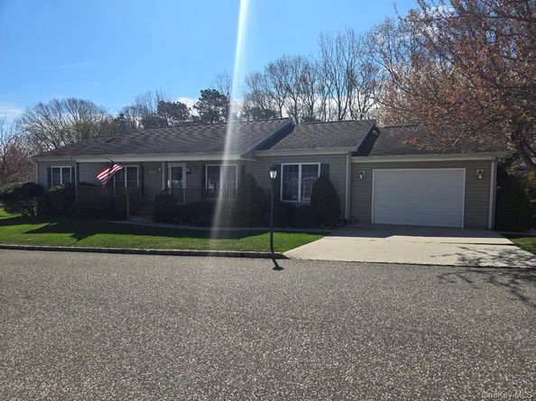 1407 Middle Road 265, Calverton NY 11933