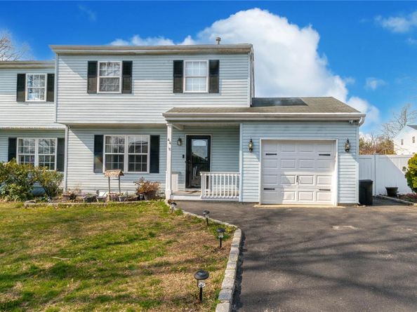 44 Oak Street, Central Islip NY 11722