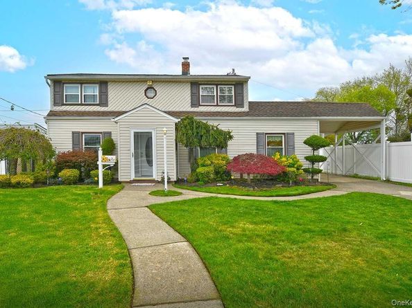 203 Saddle Lane, Levittown NY 11756