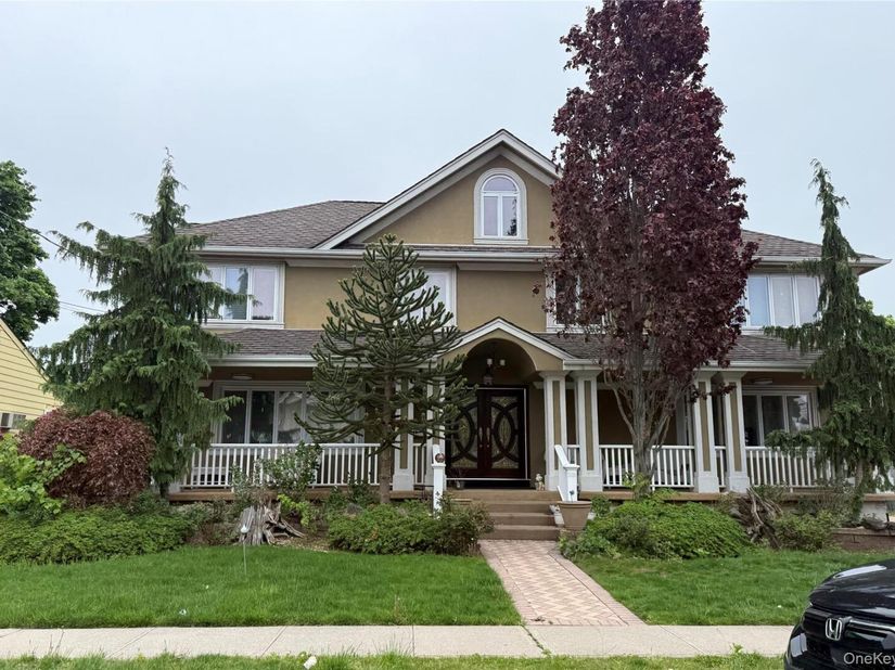 30 3rd Avenue, Westbury NY 11590