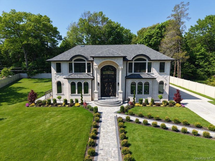 33 Parkway Drive, Roslyn Heights NY 11577