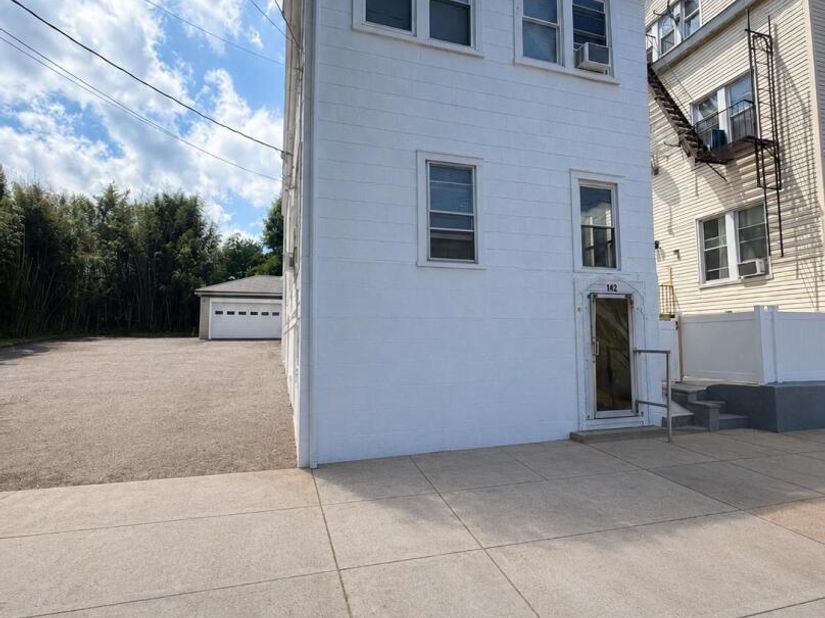 142 N 6th Avenue, Mount Vernon NY 10550